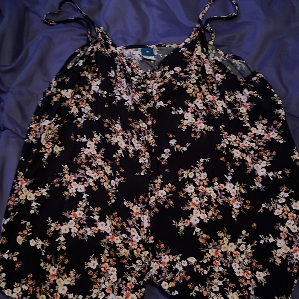 Medium old navy tank top